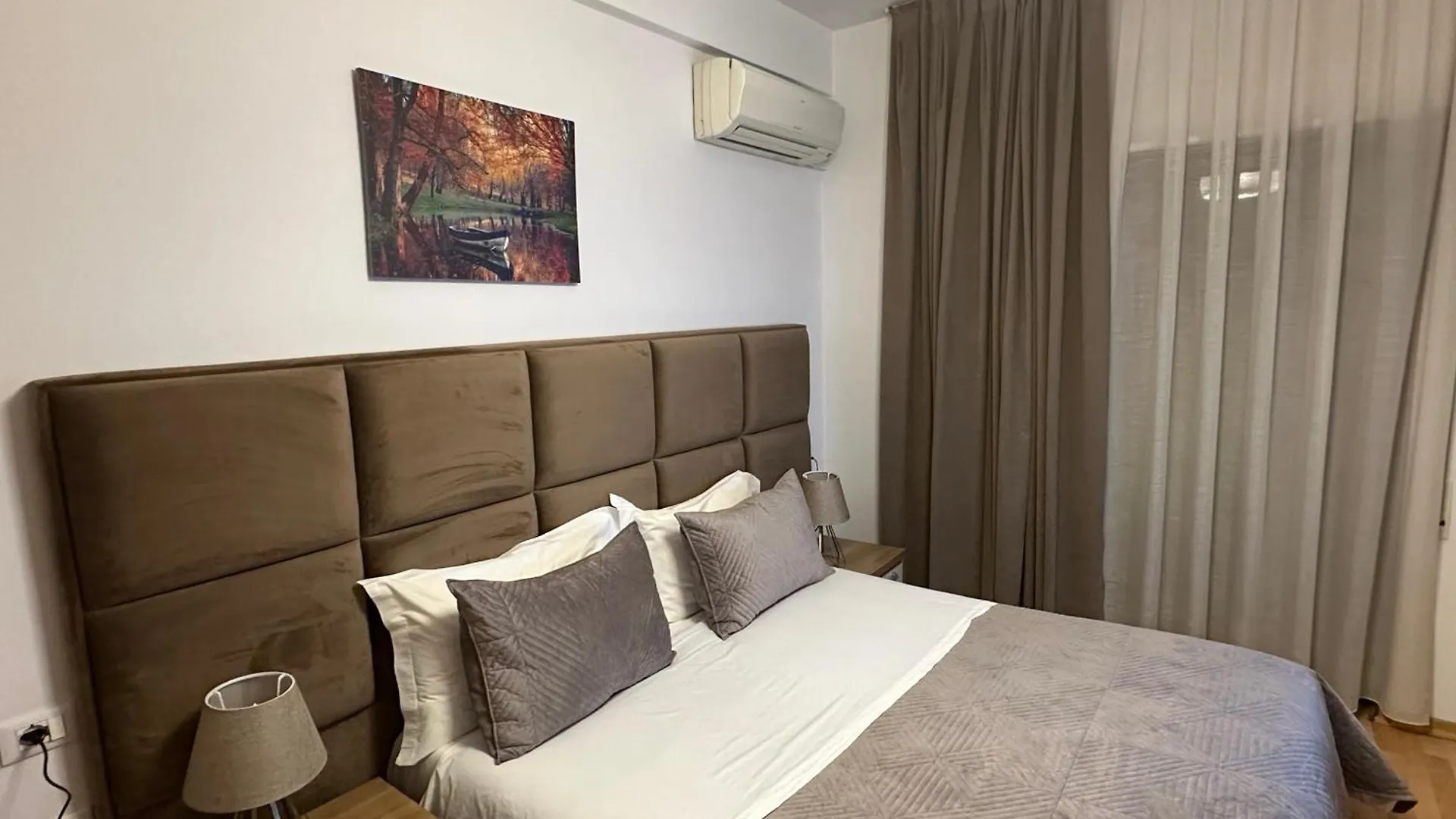 Rooms Dionis Tirana 2*,  Albânia