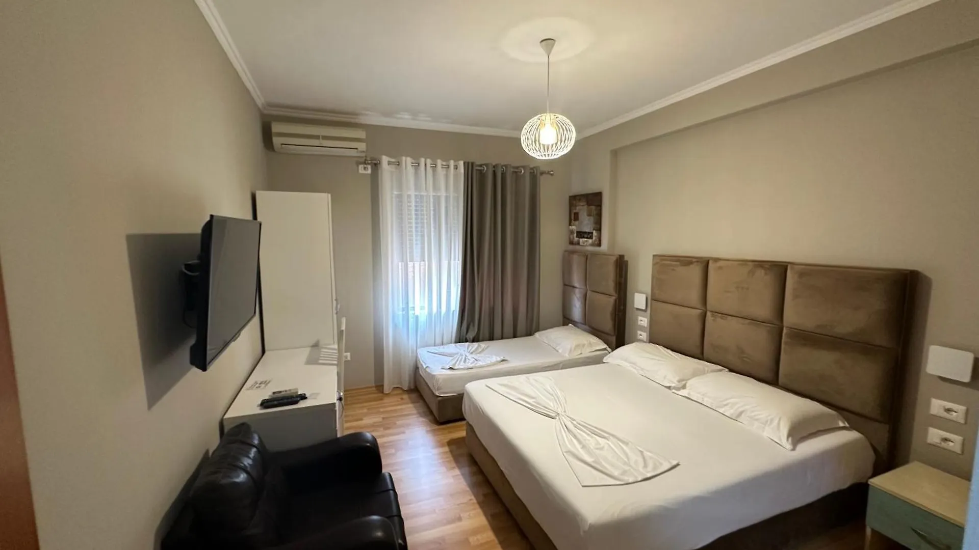 Rooms Dionis تيرانا
