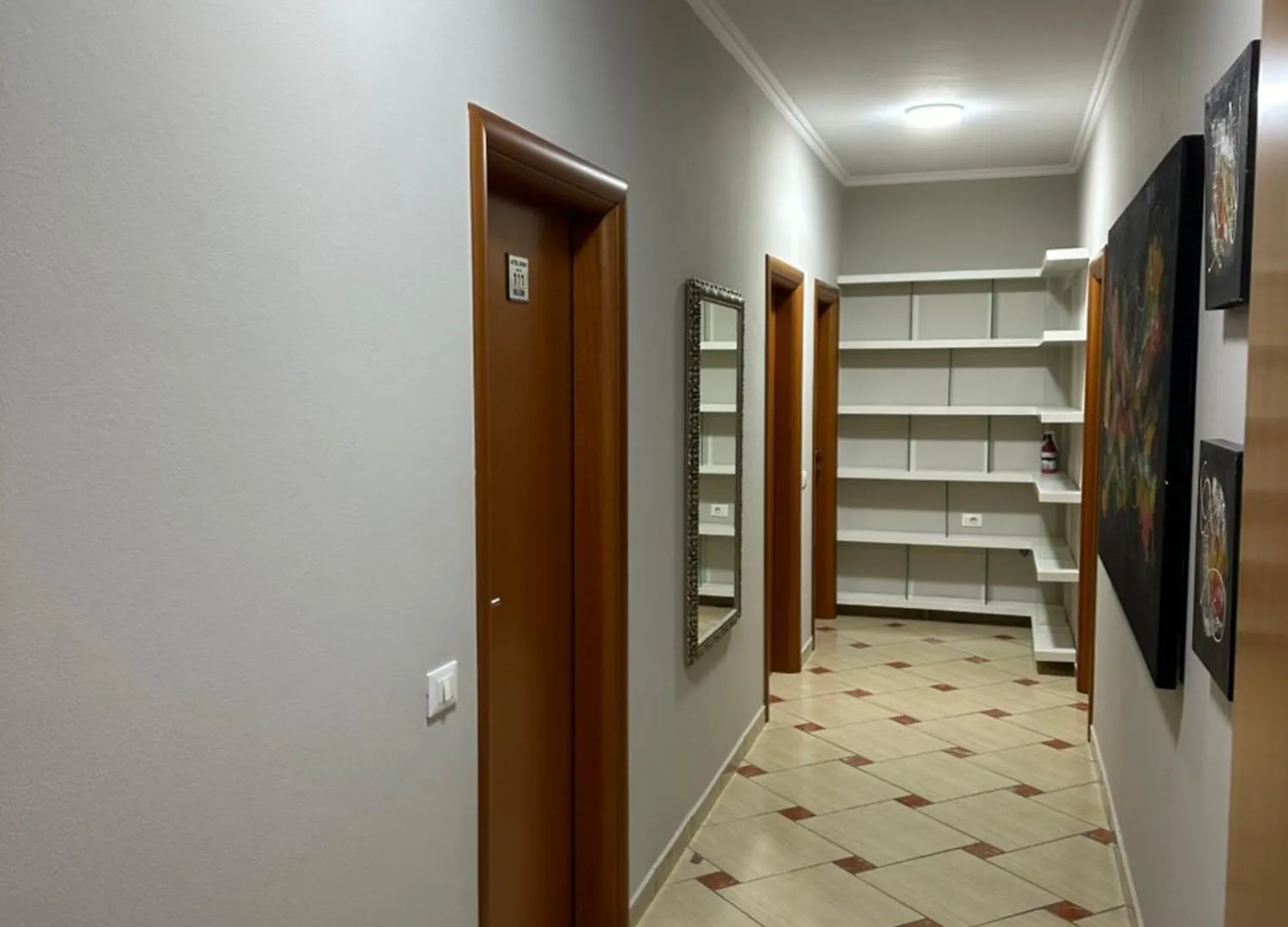 Rooms Dionis تيرانا 2*,
