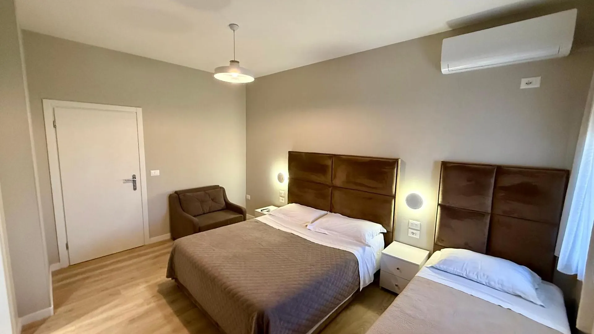 Rooms Dionis تيرانا 2*,  ألبانيا