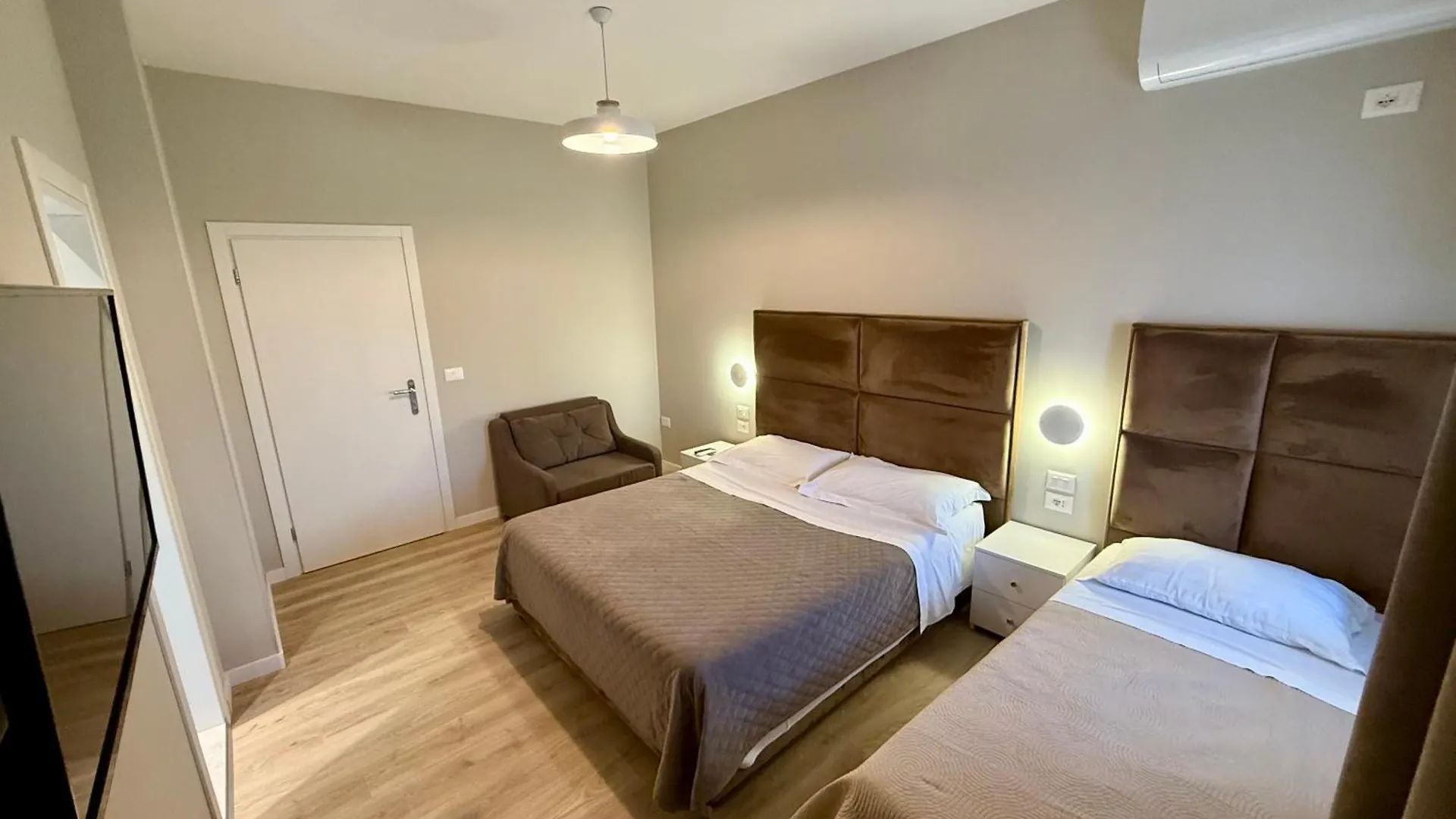 Rooms Dionis تيرانا بيت ضيافة