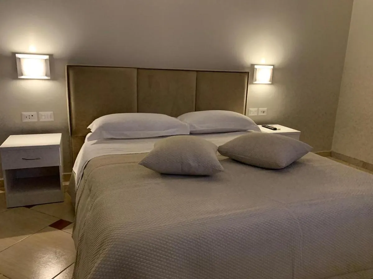 Rooms Dionis Τίρανα 2*,  Αλβανία
