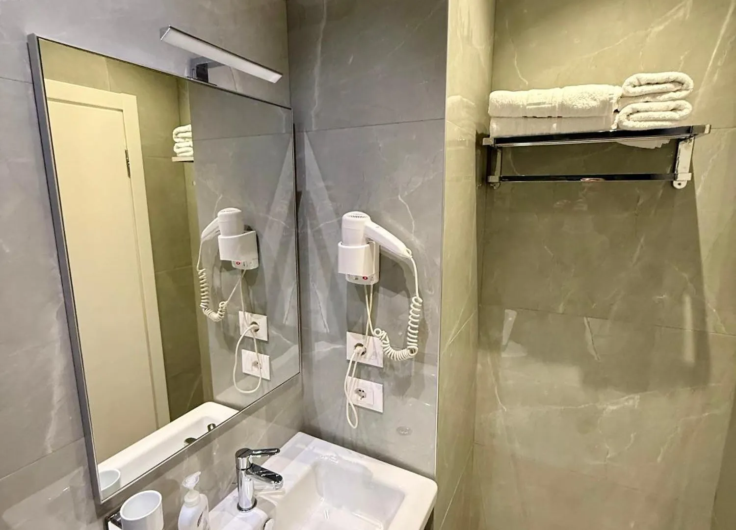 Gasthuis Rooms Dionis Tirana