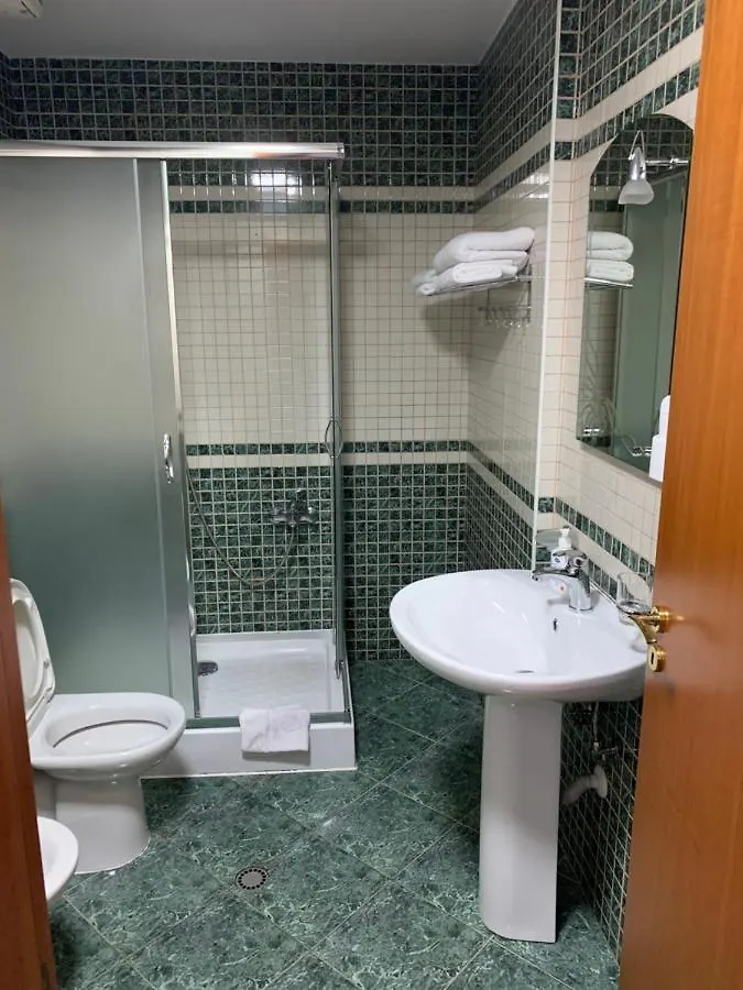 Rooms Dionis Tirana 2*,  Albánia